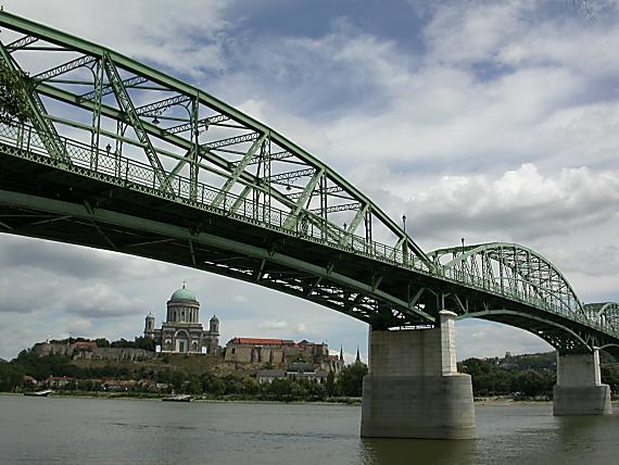 bazilika a Margitin most - pohľad zo Štúrova