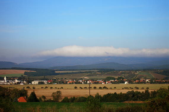 tríbeč v oblakoch