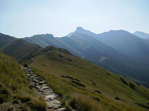 cervene vrchy v pozadi Swinica