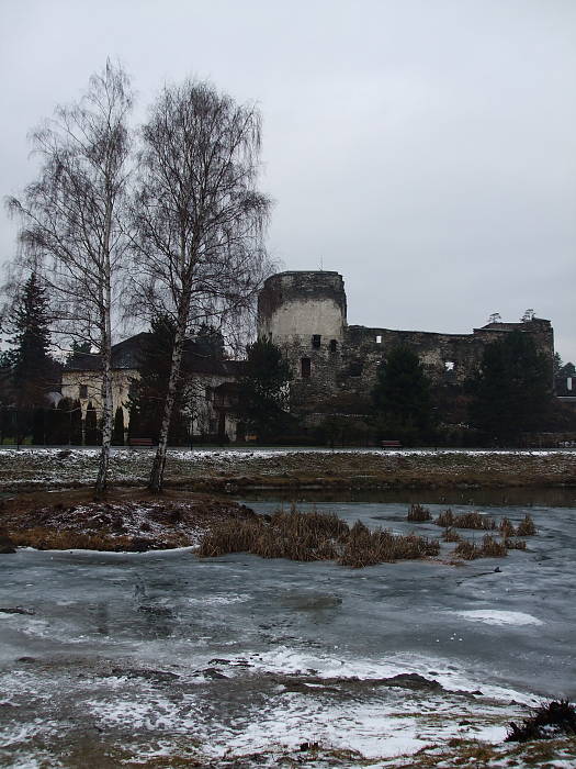 lipt. Hrádok - jazierko a hrad