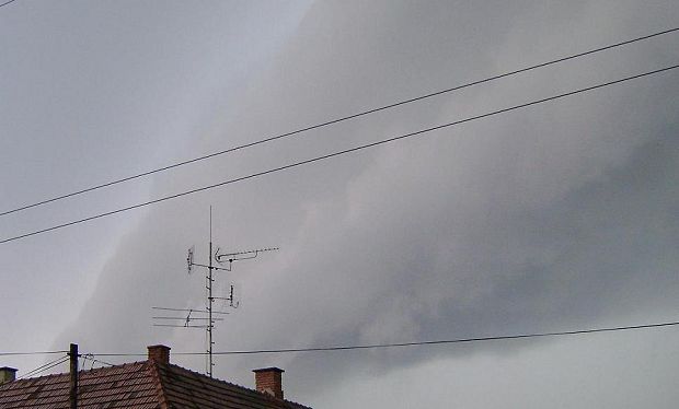 shelf cloud