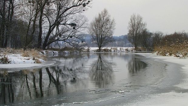 zima na řece