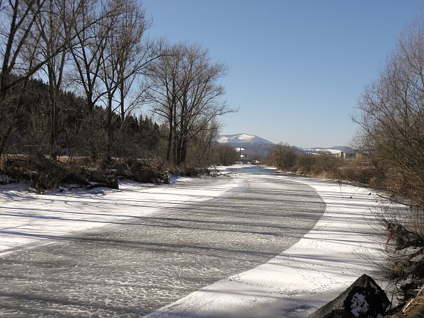 zamrznuta rieka poprad