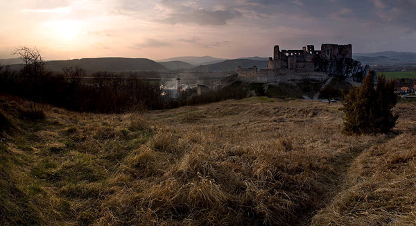 beckovský hrad v západe