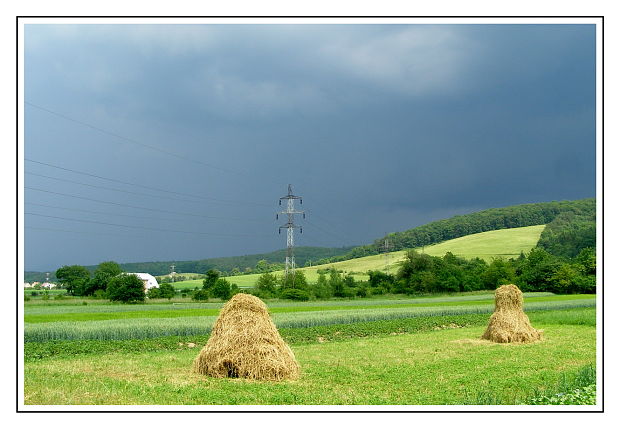 búrka na obzore