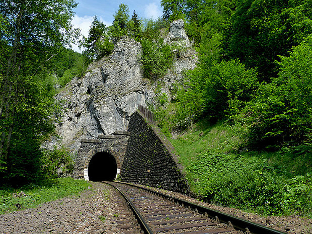 túfenský tunel