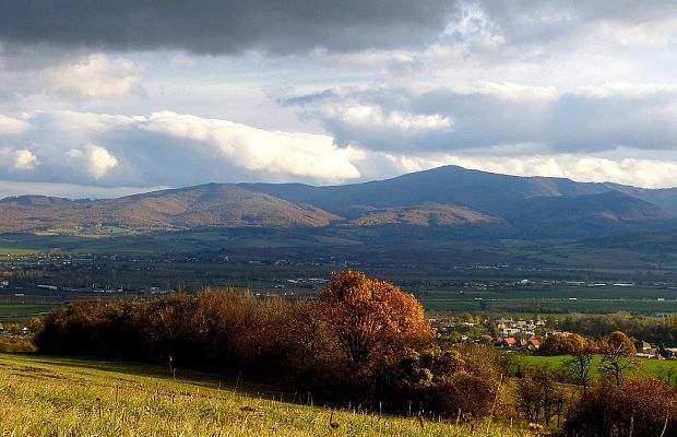 Považský Inovec - pohľad z chocholianskej doliny