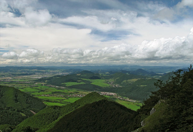 pohľad zo Zbojníckeho chodníka (Malá Fatra)