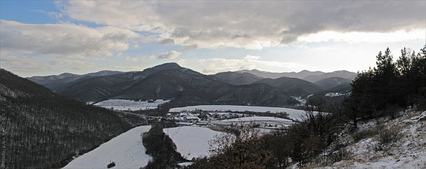zimný pohľad zo Skalky pri Starej Kremničke (Kremnické Vrchy)