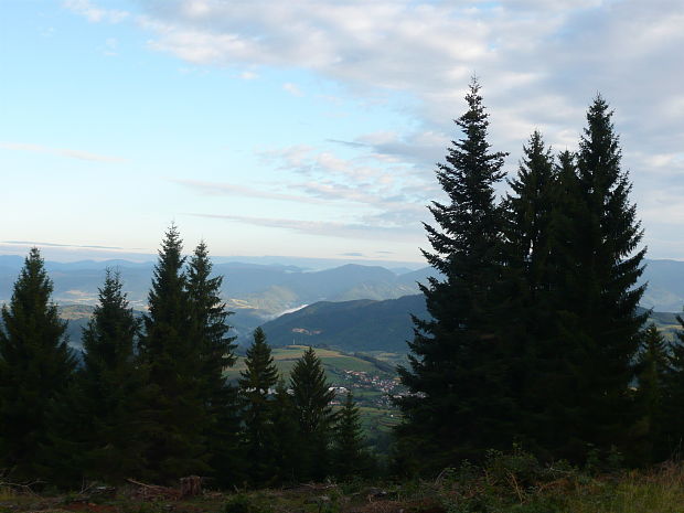 Nad dolinou, kde sa odohrávajú moje najkrajšie hubárske zážitky.