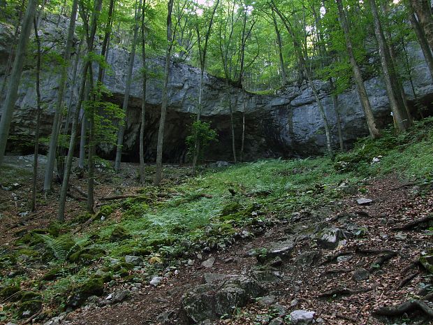 Jaskyňa Mažarná