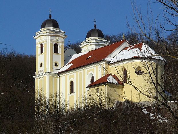 Skalka pri Trenčíne dvojvežový kostolík - dominanta pútnického miesta