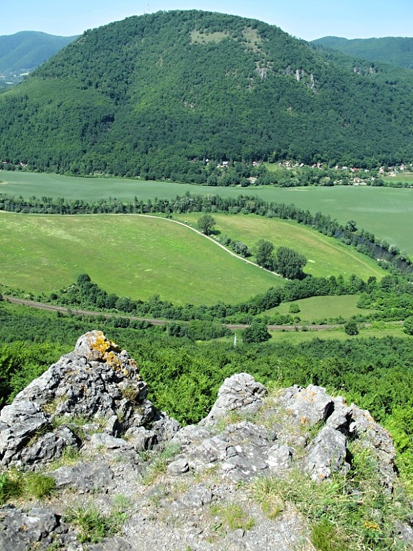 Pohľad z Jánošikovej bašty na Humenec