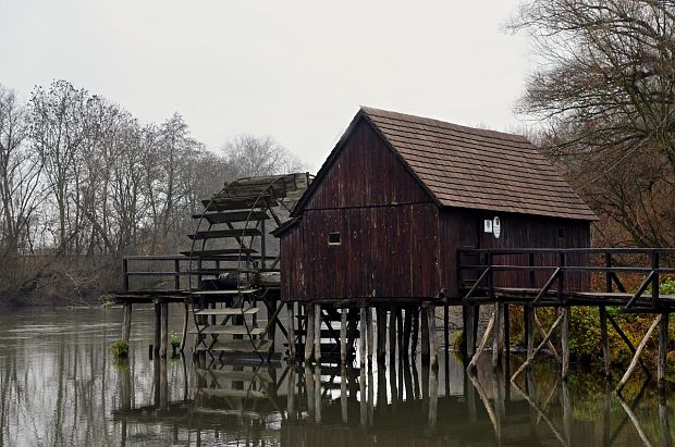 Vodný kolový mlyn