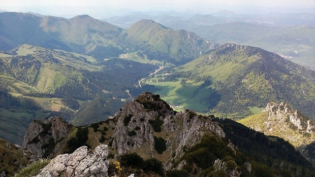 výhľad s Veľkého Rozsutca (1610 m.n.m)