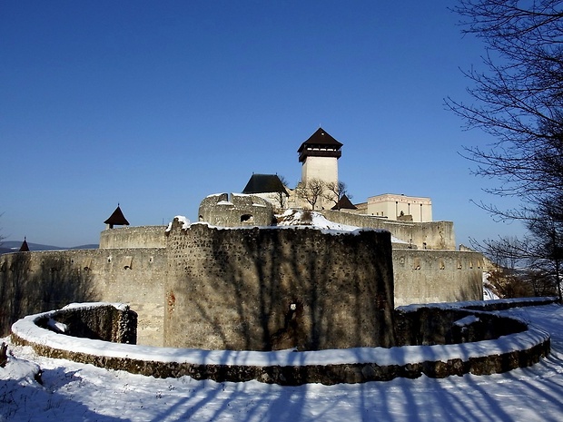 Trenčiansky hrad - pohľad od Lesoparku Brezina