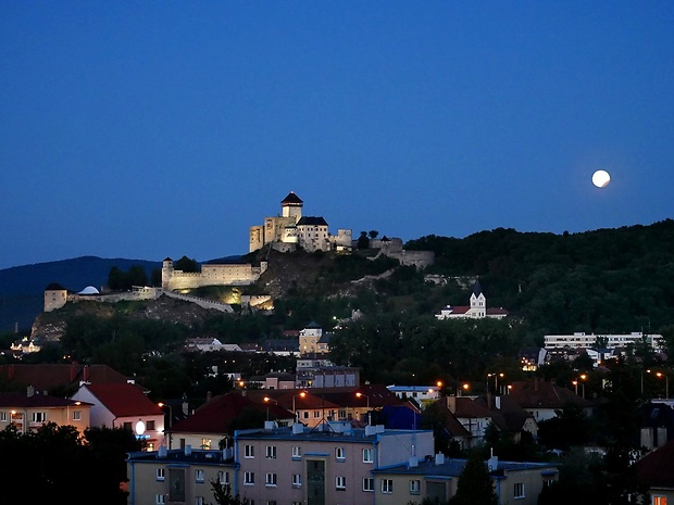 Trenčiansky hrad  podvečer