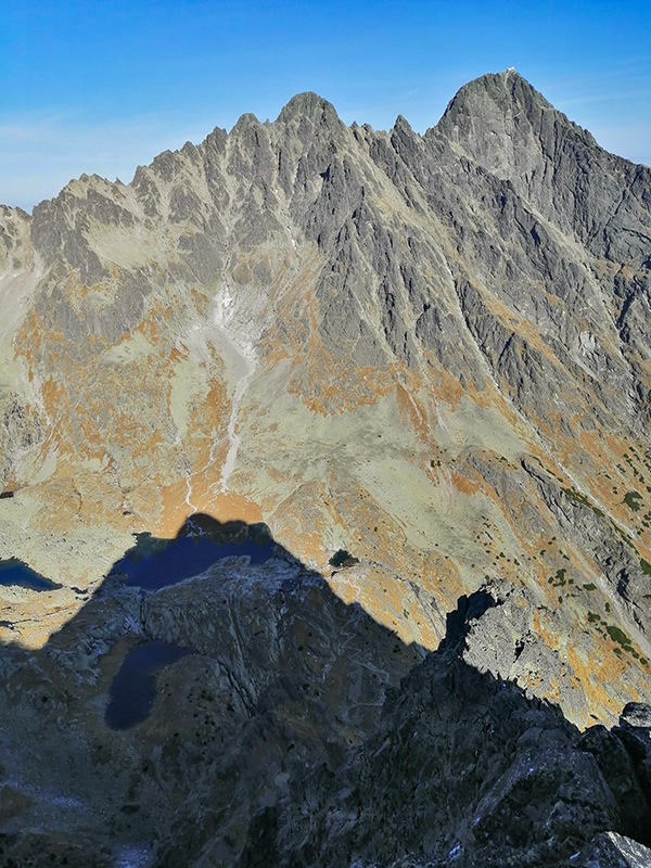 Téryho chata, Pyšný a Lomnický štít z Prostredného hrotu 2441m n.m.