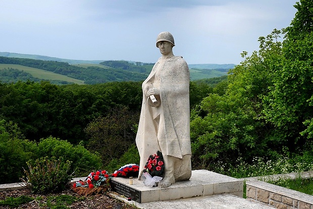 Nová Bošáca pamätník v osade Grúň