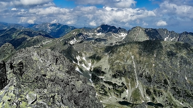 Poľská časť Tatier, vzadu Svinica z Veľkého Mengusovského štítu 2 438 m n. m.