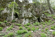 "jaskyňa v Hornštúnskych skalách 2 a 3" (Nad Bezkou 2 a 3)