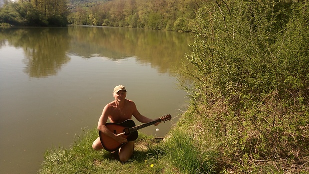 dnes Ontárko len šiltovka a gitara a plávanie 3000 m