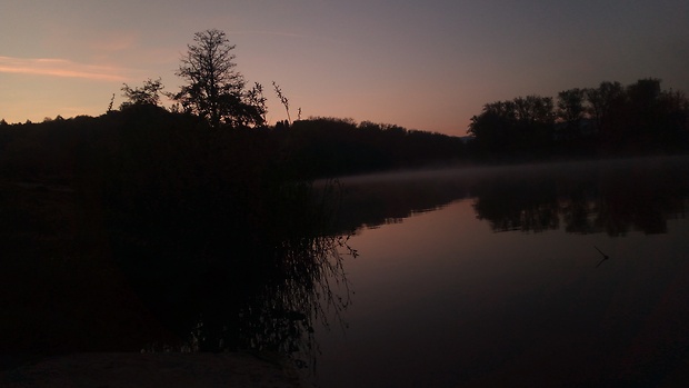 brieždenie na Ontárku 3:45 hod. vzduch +7,5°C, voda +17,5°C, plávanie znak, prsia, kraul 1000 m