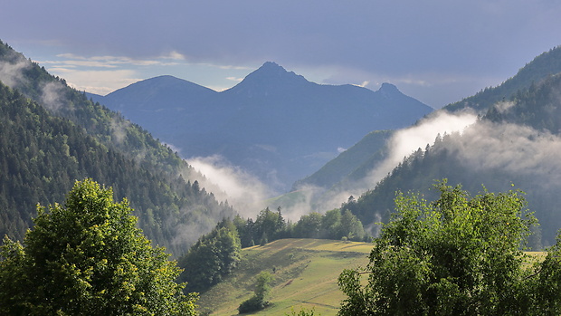 stoh, Veľký a Malý rozsutec (z ľava)