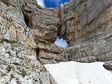 skalné okno v masíve Kaninu - Prestreljenik 2499m
