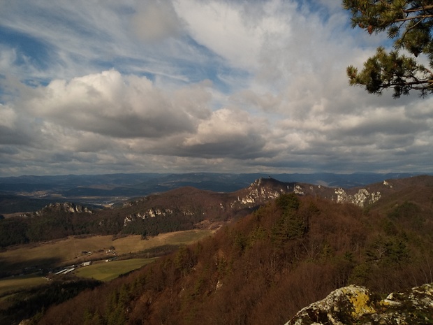 Súľovské vrchy a Brada 816 m.n.m. z vrchu Kečka 822 m.n.m.