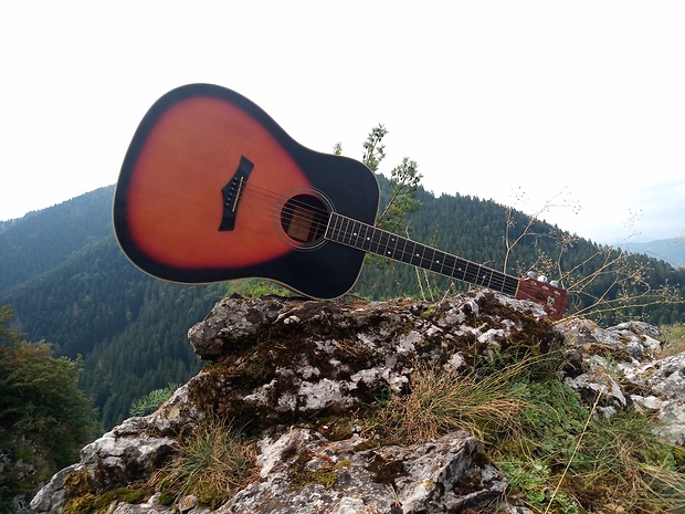 vrch Sokol 929 m.n.m. nad obcou Ďurčiná je stojan na gitárku🐻🎸🐻🎸🤣👍