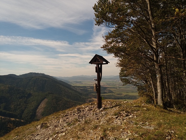 vrch Poloma 921 m.n.m. a Žiar 1029 m.n.m. z vrchu Čipčie 920 m.n.m.