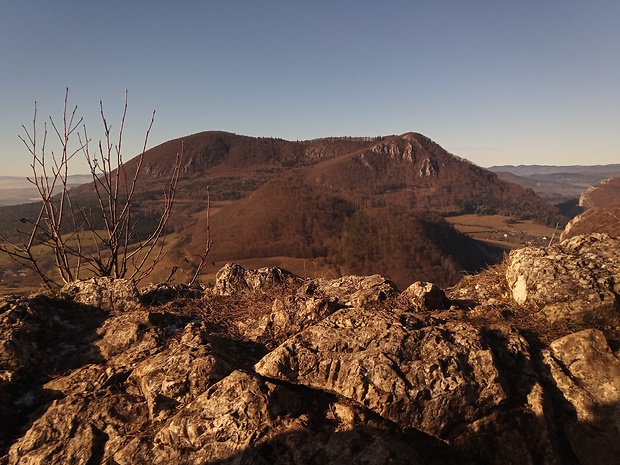 vrch Veľký Manín 891 m.n.m. z PR Bosmany časť Skala 659 m.n.m.