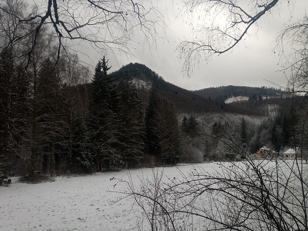 časť Skalná pod vrchom Rácovo 972 m.n.m. od Svitačovej doliny