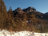 vrch Poludňové skaly a Veľký Rozsutec spod vrchu Boboty 1087 m.n.m.