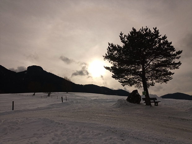 vrch Malý Rozsutec 1344 m.n.m. a zázračný kameň  od Zázrivej časť Rovná Hora 800 m.n.m.