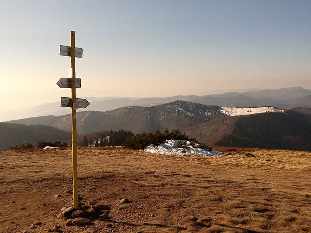 vrch Horná Lúka 1299 m.n.m. z vrchu Veterné 1442 m.n.m.